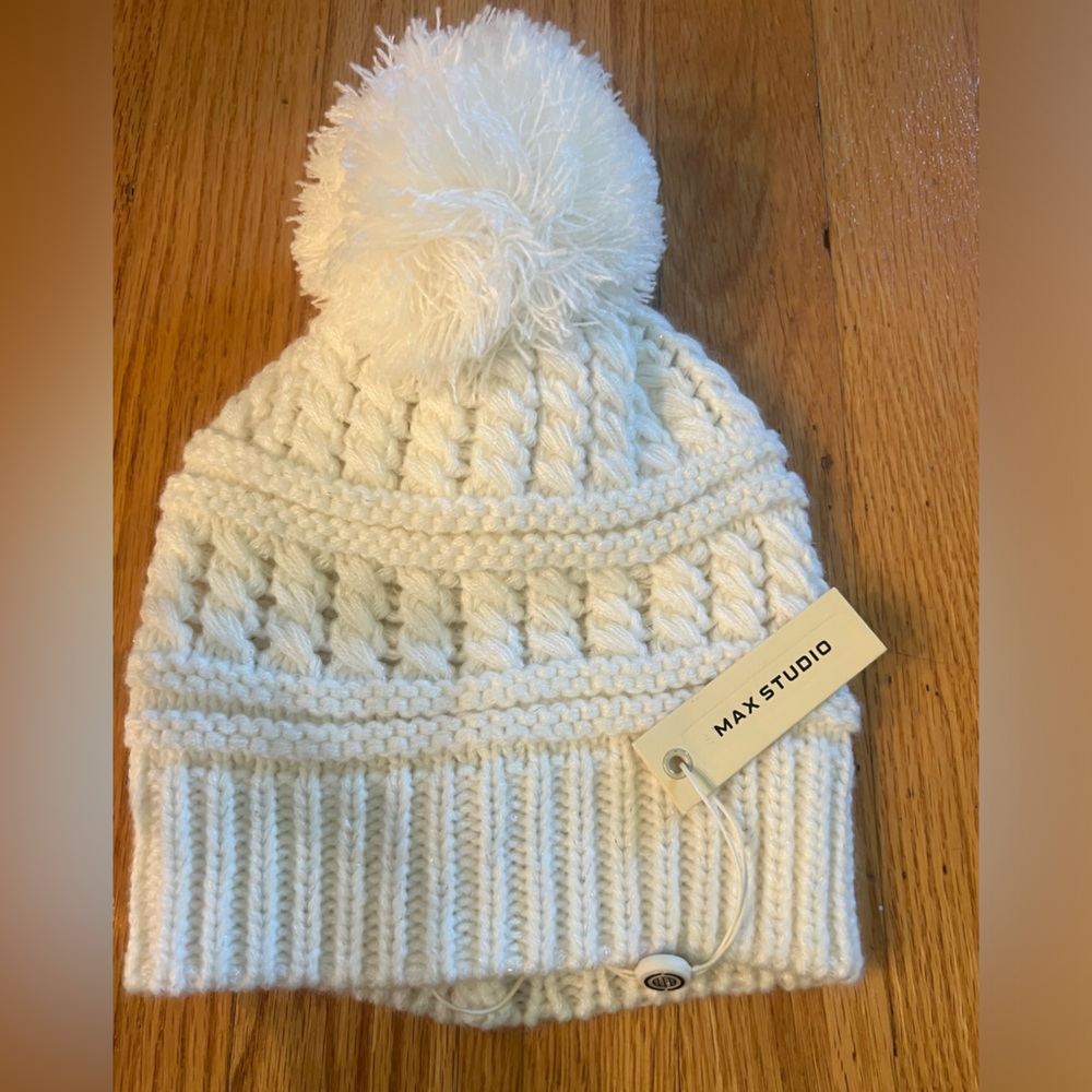 - Max studio Beanie